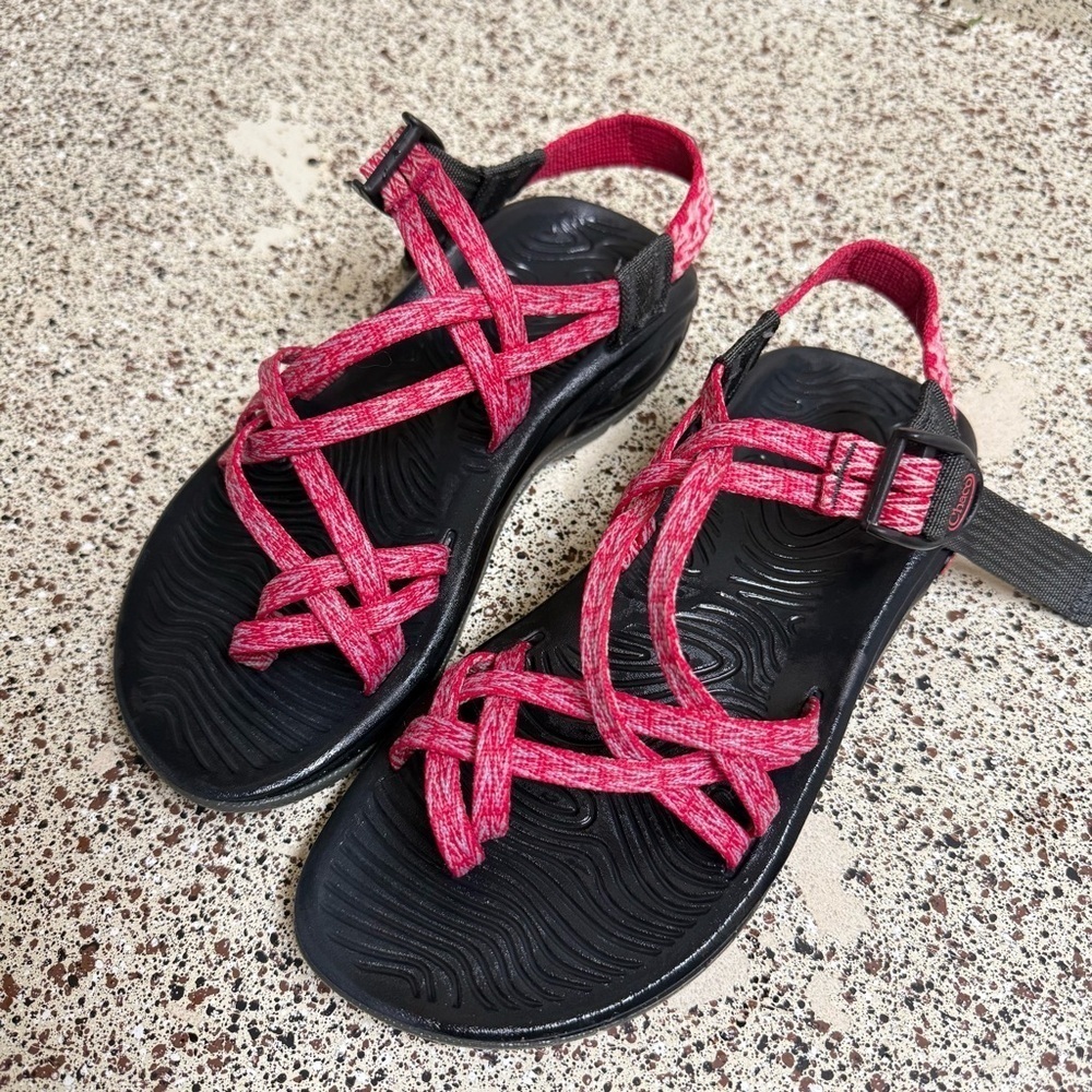 Chaco Z/Volv X2 Sandals W6- like new condition - Picture 2 of 7